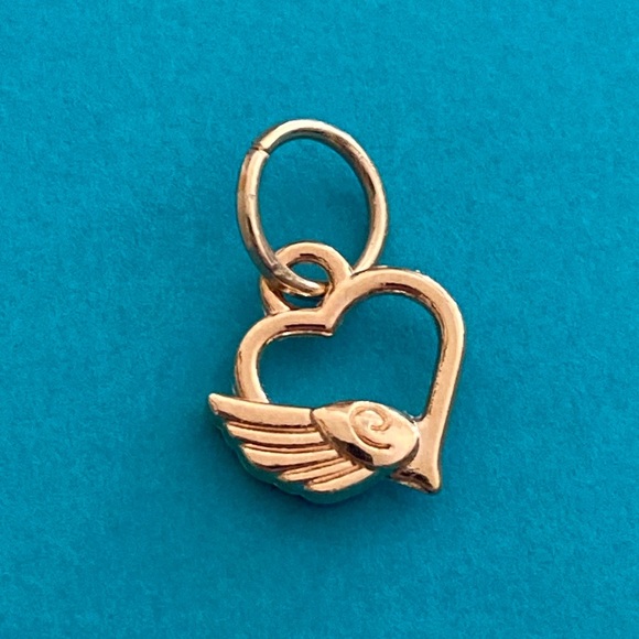 5/$10❤️❤️❤️NEW ROSE GOLD TONED ALLOY FLYING HEART CHARM PENDANT - Picture 1 of 3